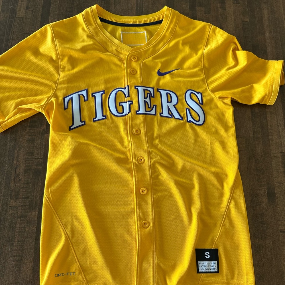 LSU Tigers authentic Nike size Small button up Baseball Jersey